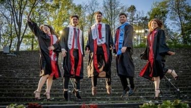 Quintuplets graduate from same university as scholars in different degrees