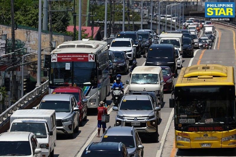DOTr mulls offers for EDSA busway
