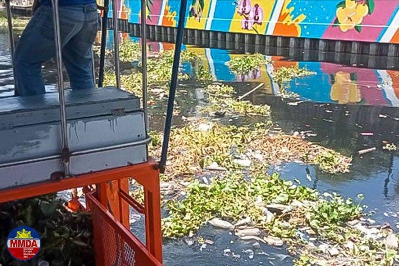 MMDA hauls 53 tons of trash from Pasig River