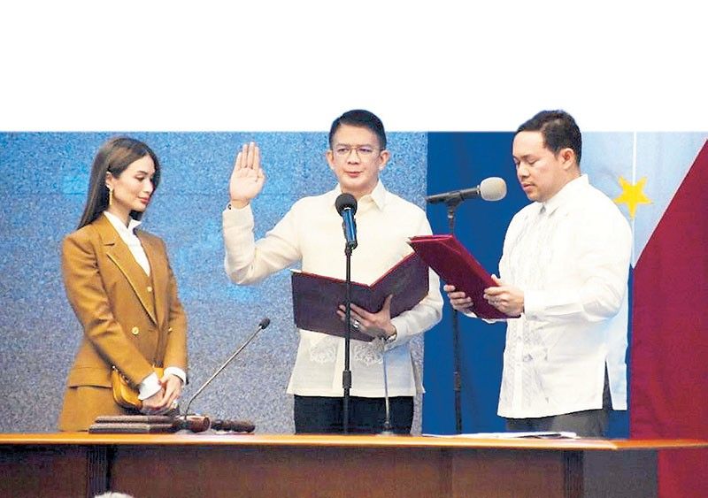 Migz out, Chiz in as Senate chief