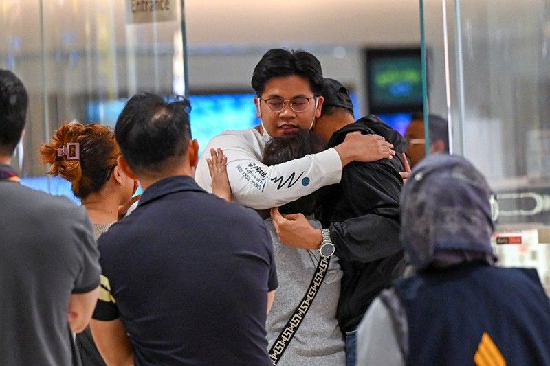 OFW injured in turbulent Singapore Airlines flight to undergo neck surgery â�� DMW