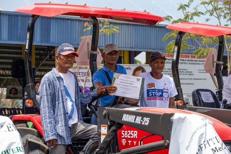 Nueva Ecija farmers receive P137 million machinery