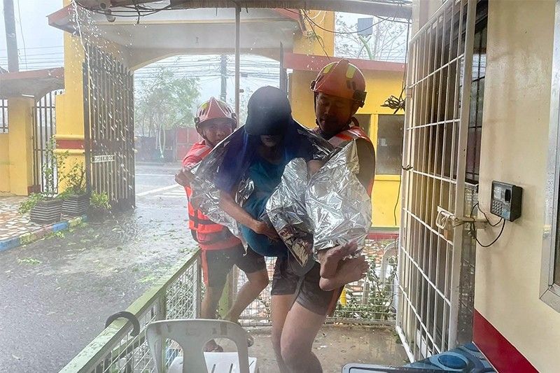 Thousands flee as 'Aghon' hits Luzon