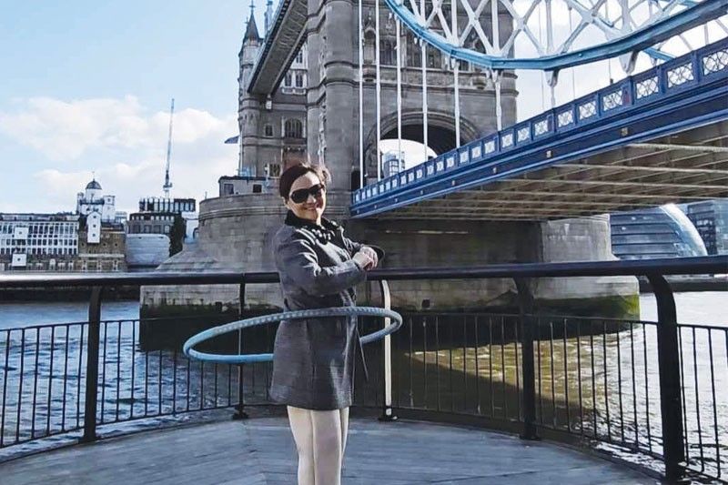 Gladys, hataw hanggang london ang hola hoop