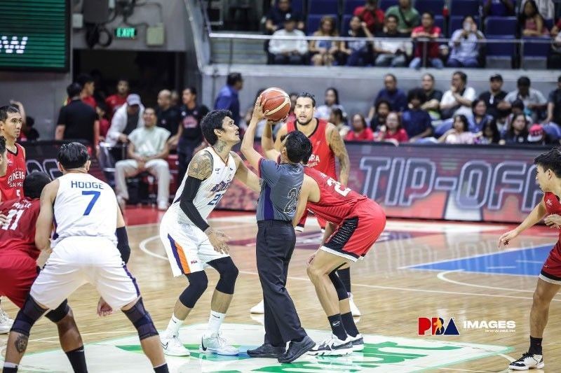 Almazan, Bates keys for Bolts vs Beermen