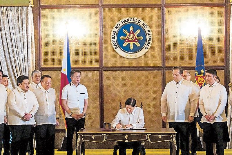 Marcos signs law hiking allowance of teachers to P10K