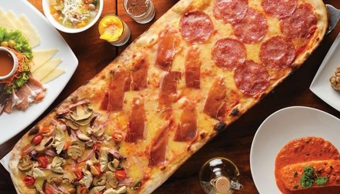 Boracay's popular pizza place turns 21