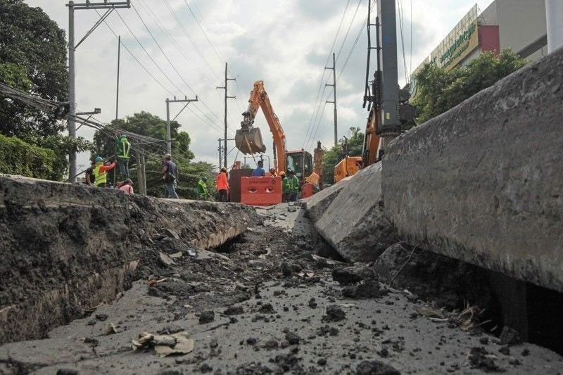 Garcia reminds DPWH to specify 2024 projects