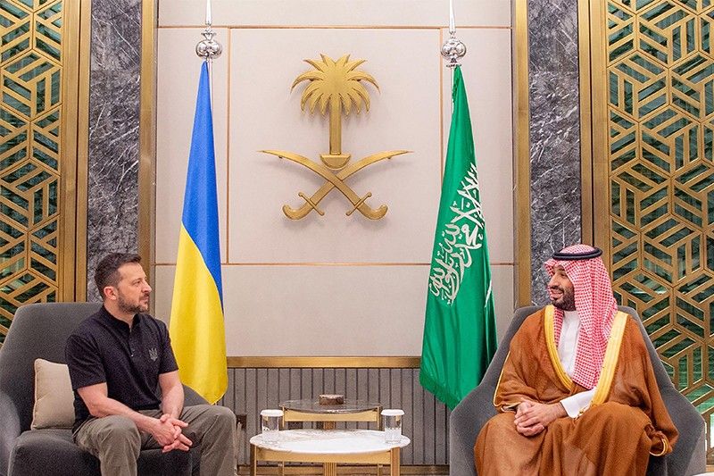 Zelensky discusses peace summit on Saudi visit