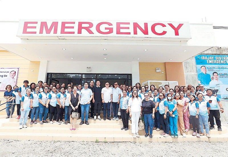 Go inspects emergency complex, Super Health Center in Aklan