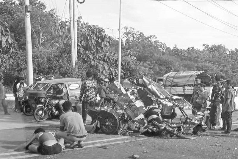6 dead, 4 hurt in General Santos City highway accident