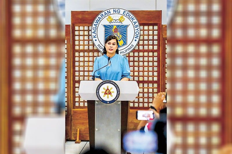 Sara quits Marcos Cabinet