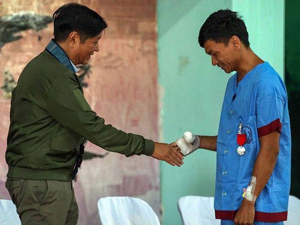 Navy man who lost thumb during Ayungin incident awarded