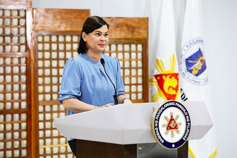 VP Sara jokes about neck stabbing