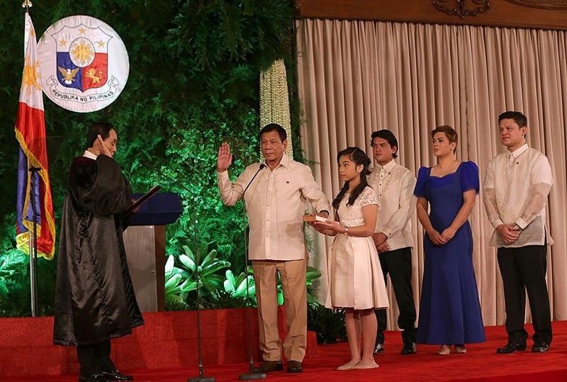 Marcos sa pagtakbo ng 3 Duterte sa Senado: â��Itâ��s a free countryâ��