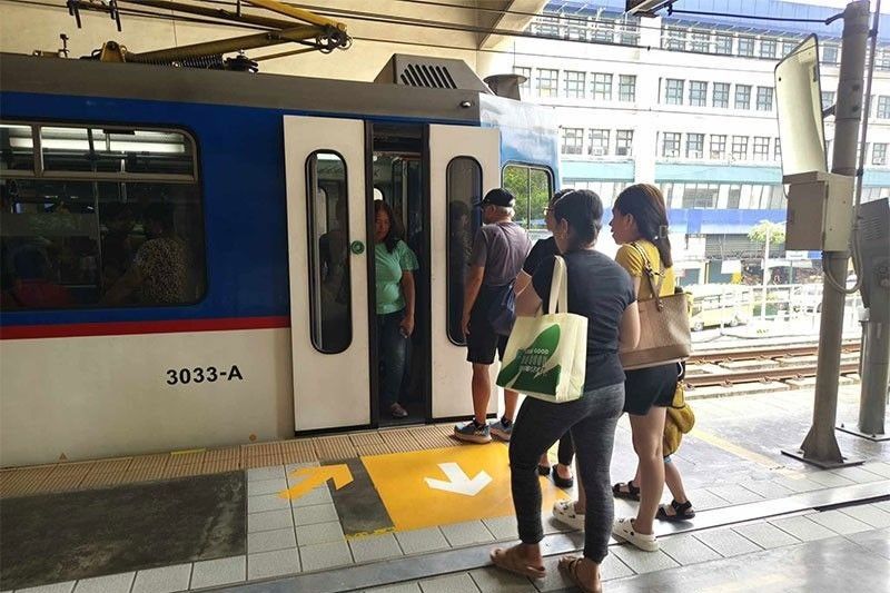 GCash accepted in MRT, LRT soon