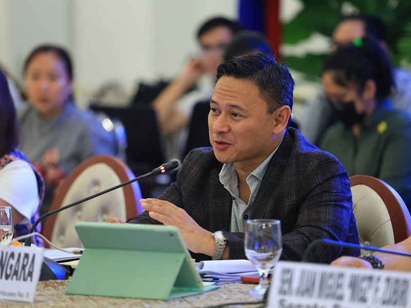 Angara discusses education solutions with Marcos