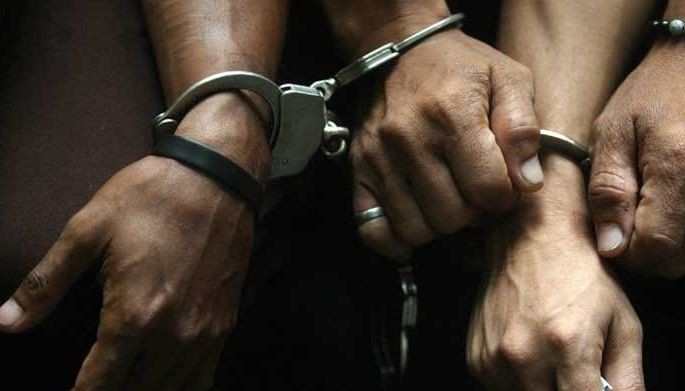 Luxury van pinost sa marketplace 4 carnapper timbog sa police operation