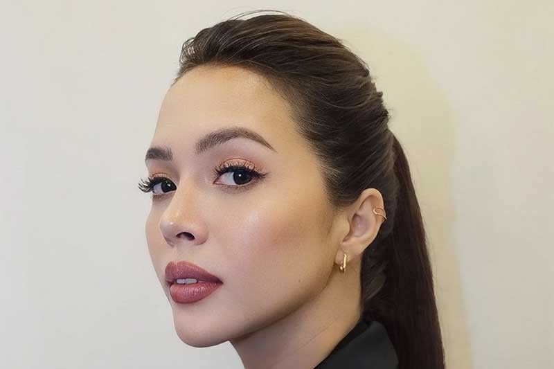 Dahil sa dalawang trophy sa EDDYS... Julia, nasa cloud nine pa