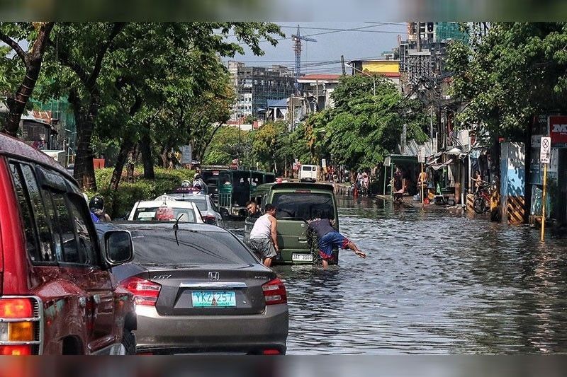 352 Mandaue families evacuated following floods