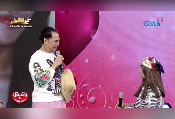 Vice Ganda takes off wig in 'It's Showtime' to support contestant with Alopecia