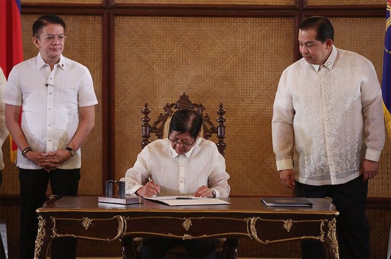 Marcos signs laws on procurement reform, anti-financial scams