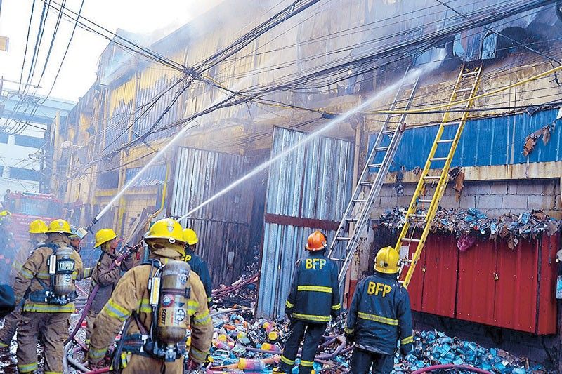 4 hurt in Quiapo fire | Philstar.com