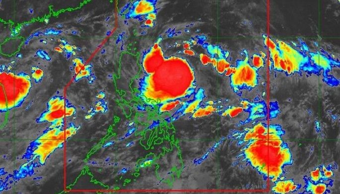 热带风暴卡莉娜在菲律宾海上略微增强