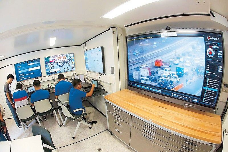 MMDA deploys mobile command center for SONA