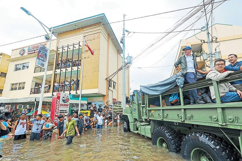 Flood-damaged schools to defer class opening