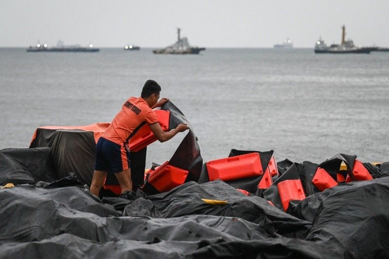 Philippines to deploy floating barriers to contain oil spill