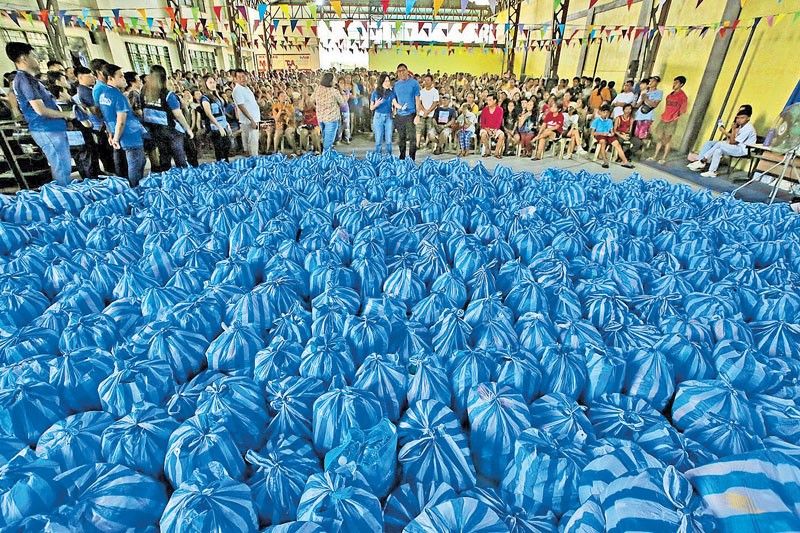 Malabon aids flood, typhoon victims