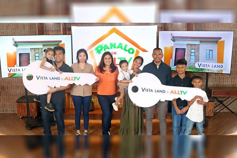 Panalo sa ALLTV house and lot winners, nakuha na ang susi