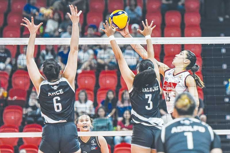 Cignal dumikit sa Pool B sweep