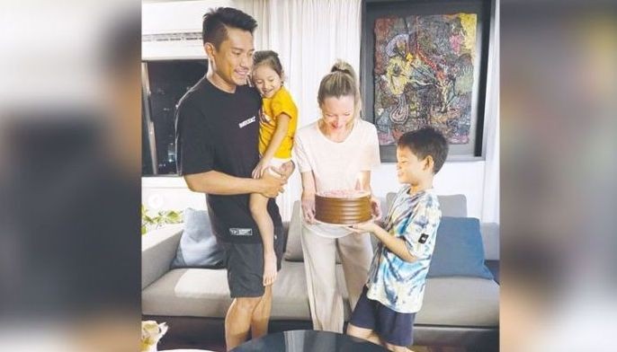 Hiwalay na sa nanay ng dalawang anak James, may gf na actress?!