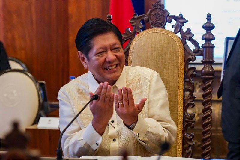 Marcos orders hike in government workersâ�� salaries, benefits