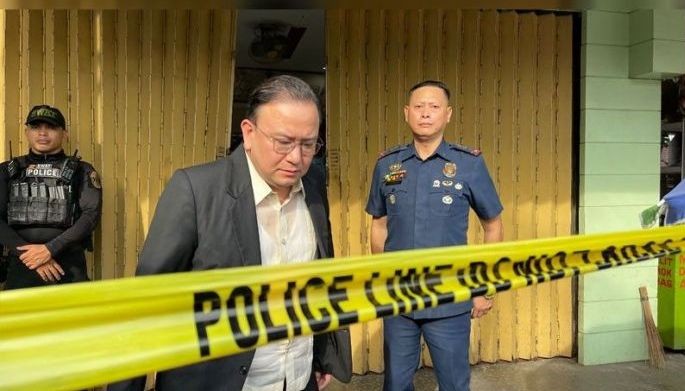 2 pawnshops lose P15M jewelry to robbers: Gone in seconds