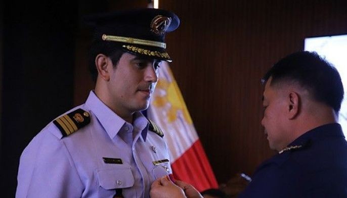 Gerald Anderson promoted as Coast Guard auxiliary captain