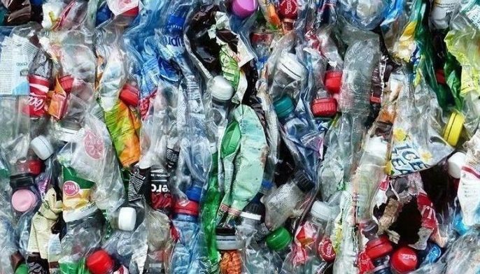 Recycled plastic gagamitin sa matibay na kalsada