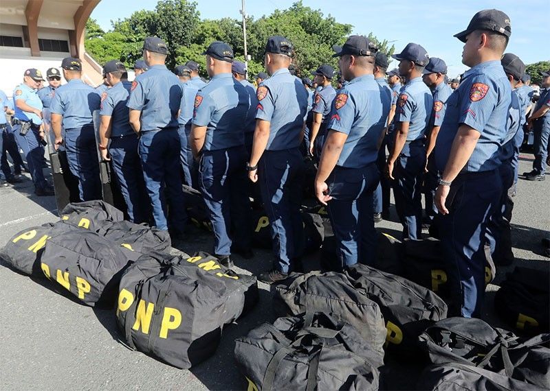 Mga polis gipakatap sa Candulawan