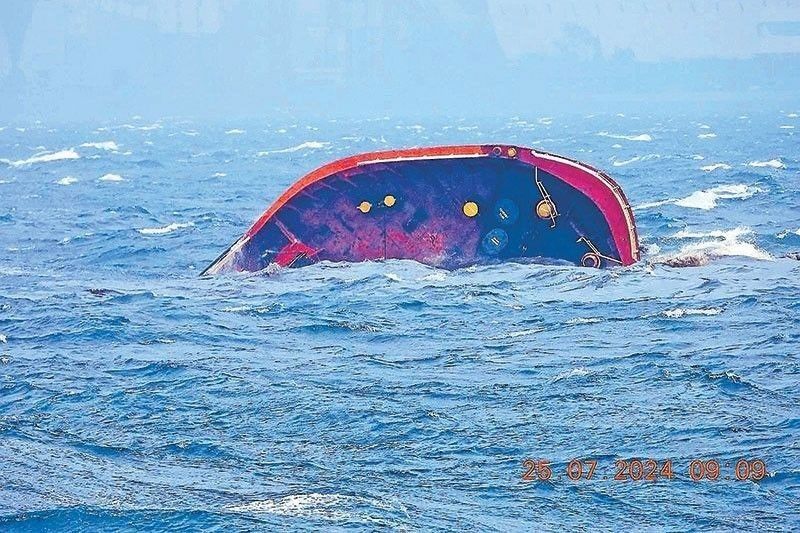 PCG starts siphoning oil from sunken tanker