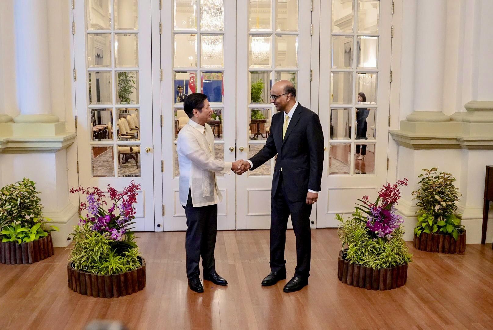 Singapore president arrives in Philippines for three-day state visit