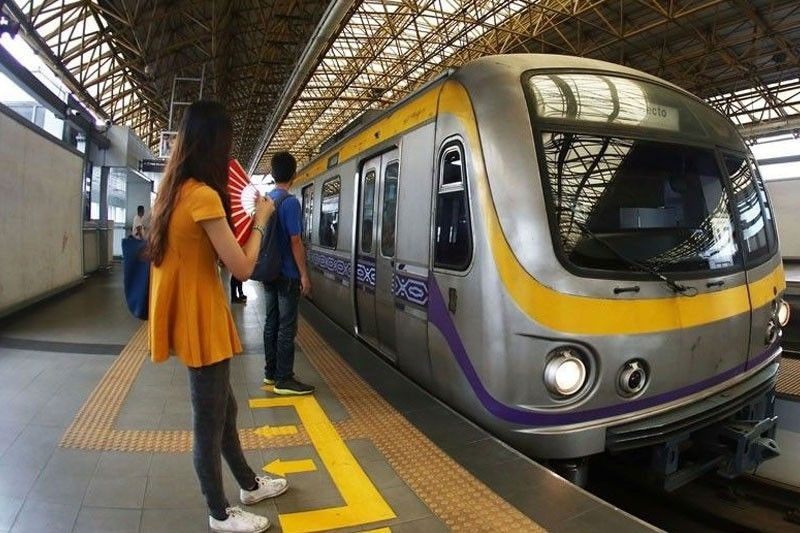 Operasyon ng LRT-2, nalimitahan dahil sa taong-grasa