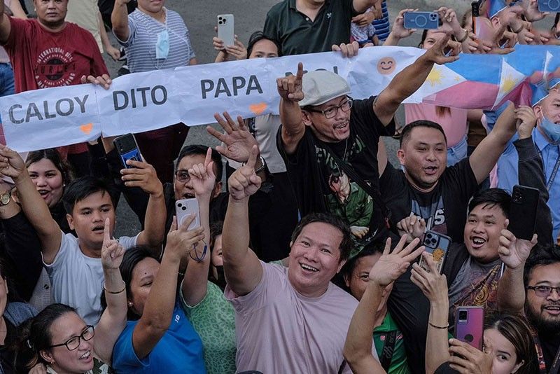 Tatay ni Carlos, naging faney ang dating sa parade