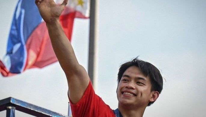 Chavit Singson advises Carlos Yulo: Make first move to reconcile with mother, family
