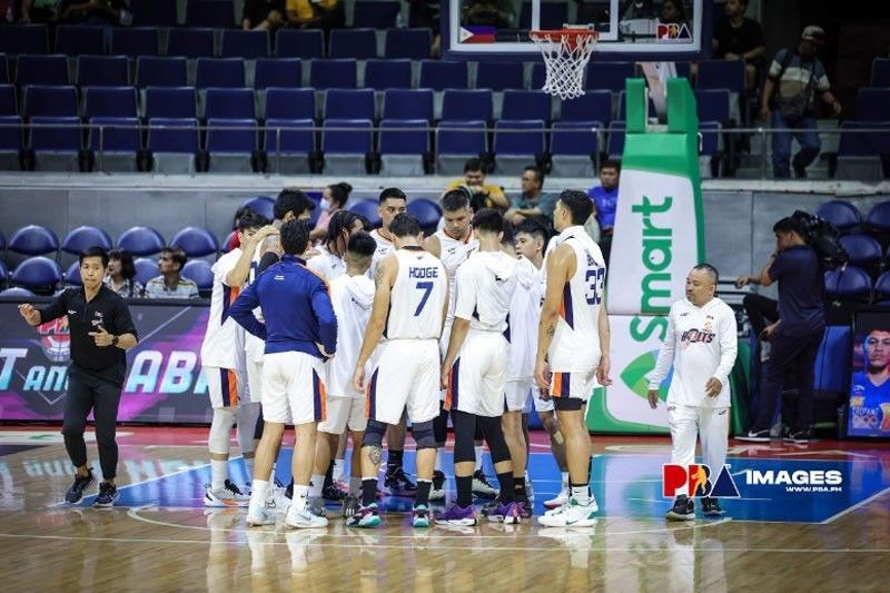 Bolts, Hotshots unahan sa panalo