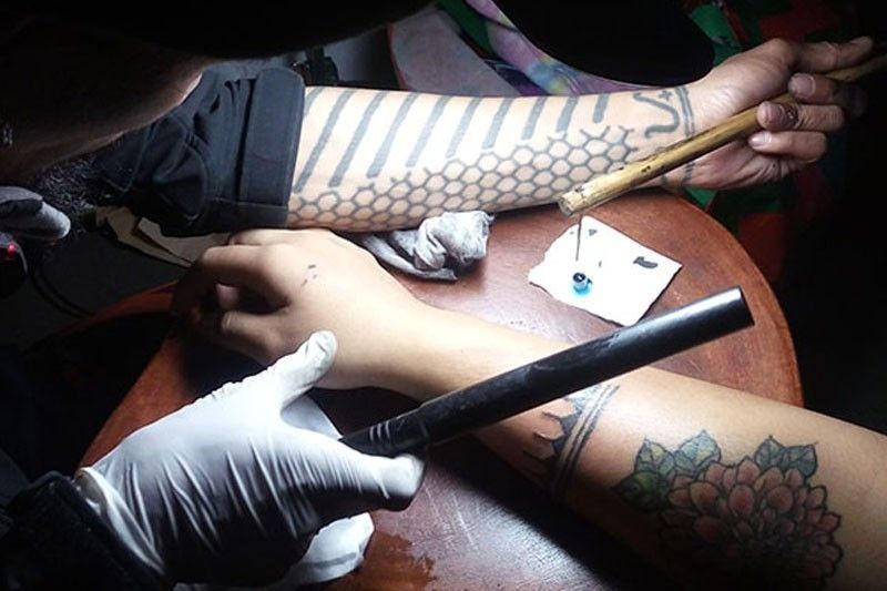 Tattoo sa mga pulis bawal na â�� PNP