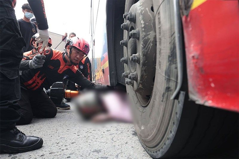 Lalaki nagulungan ng bus sa EDSA Carousel, patay