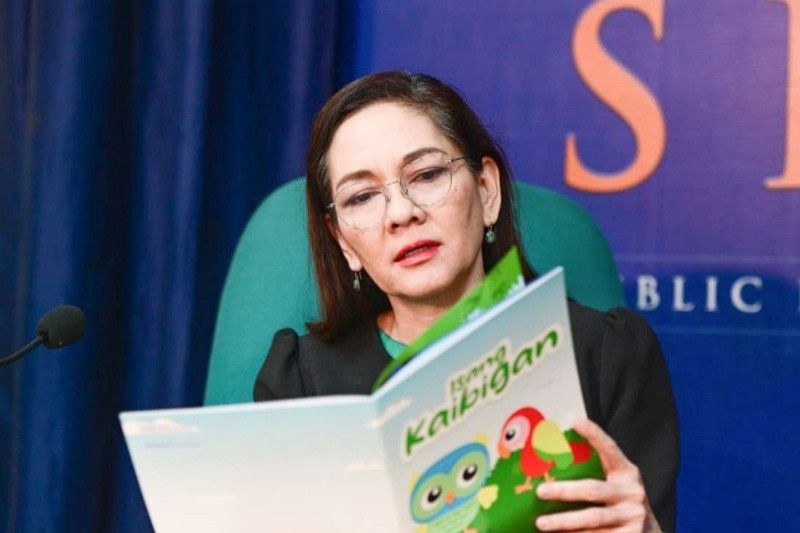 Unfriended: Hontiveros eyes realigning VP Saraâ��s budget for childrenâ��s book