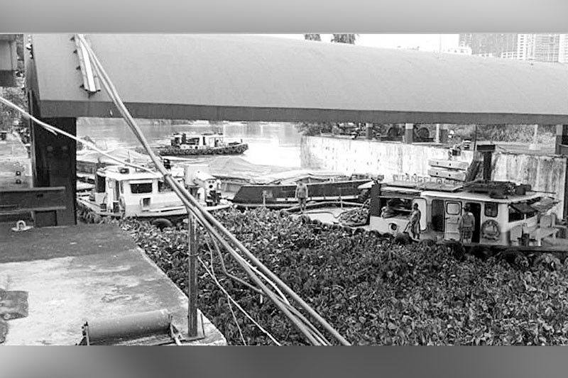 Barge sumadsad sa Pasig River